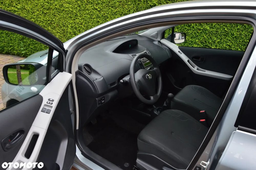 Toyota Yaris - 12
