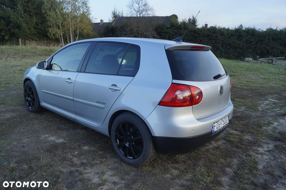 Volkswagen Golf - 6