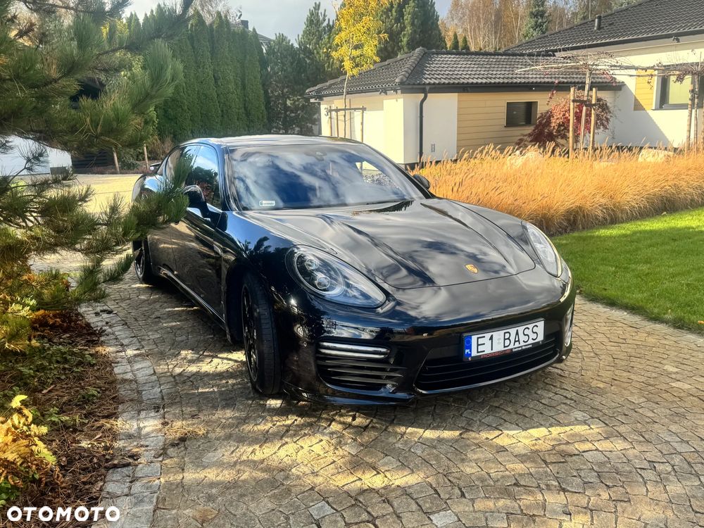 Porsche Panamera - 4