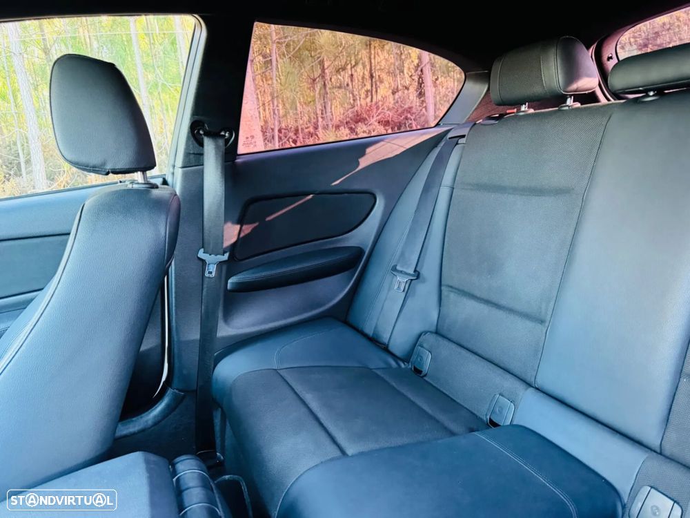 BMW 118 d Pack M - 31