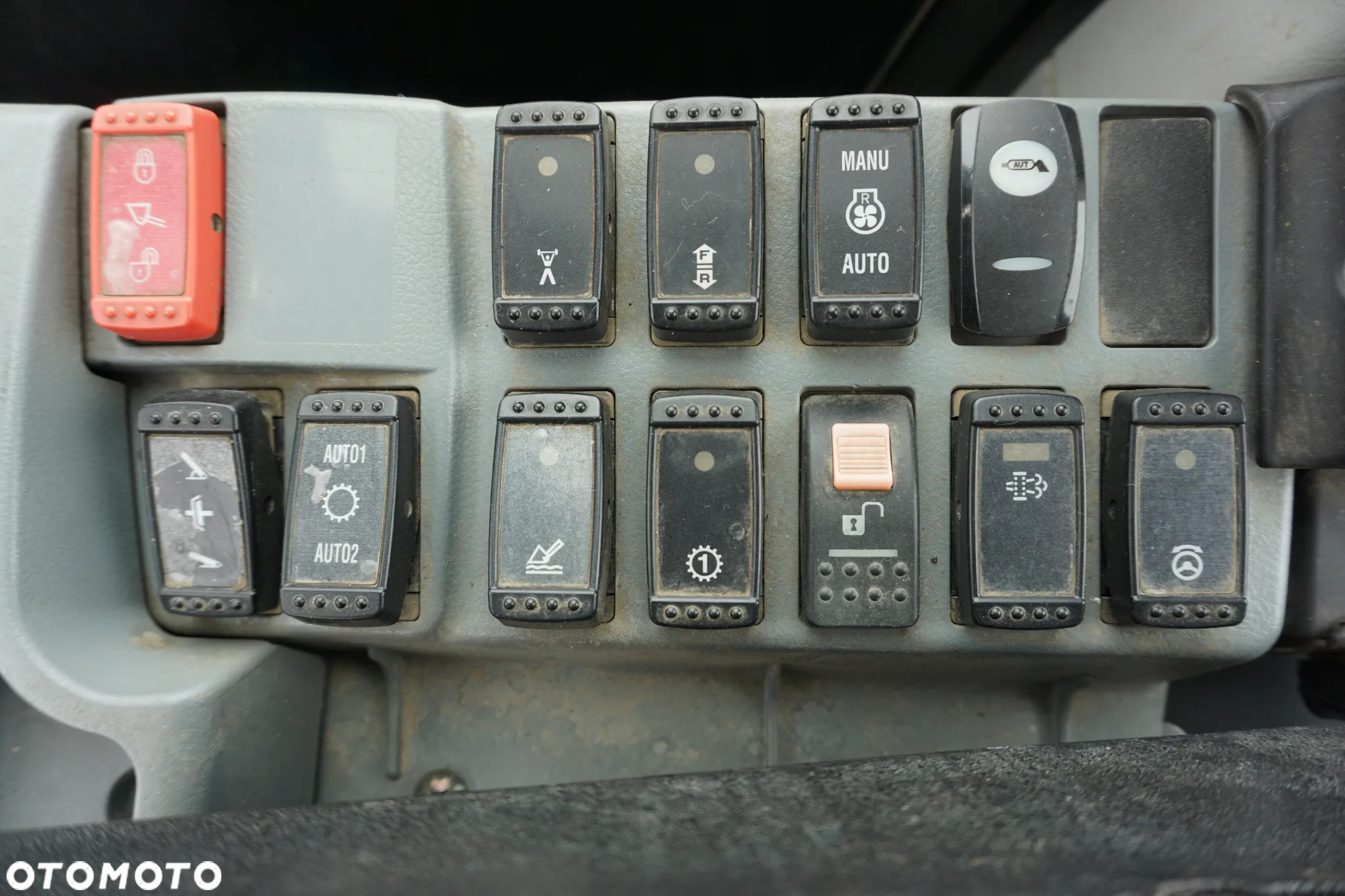 Hitachi ZW 220-5B - 18