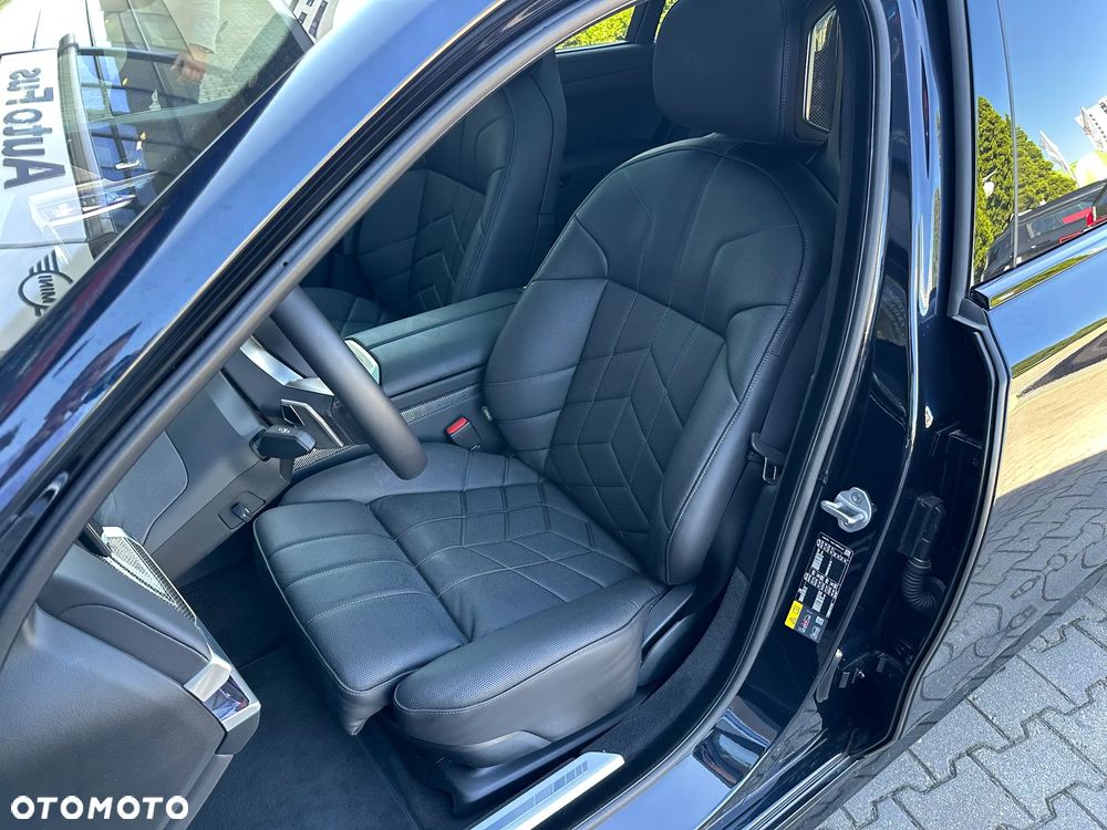BMW i7 105.7kWh M70 xDrive - 11