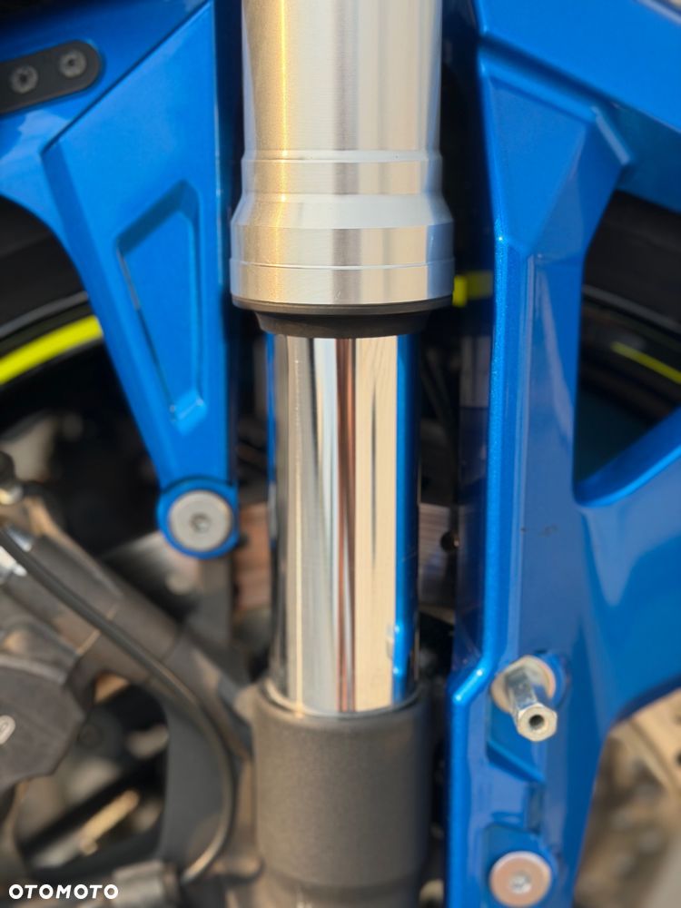 Suzuki GSX - 15