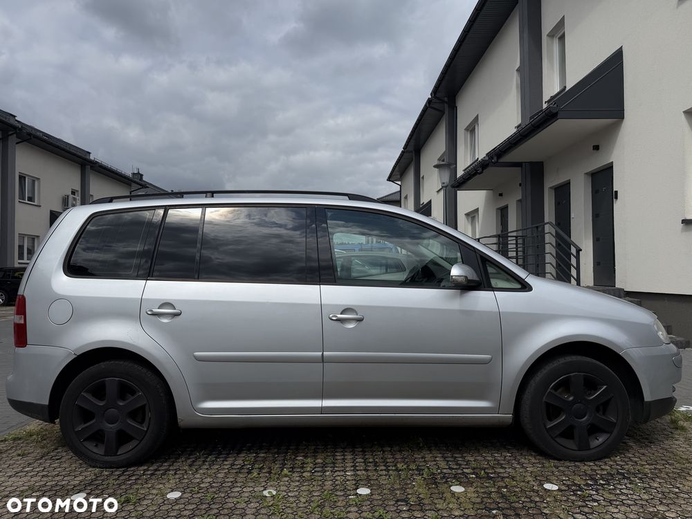 Volkswagen Touran - 3