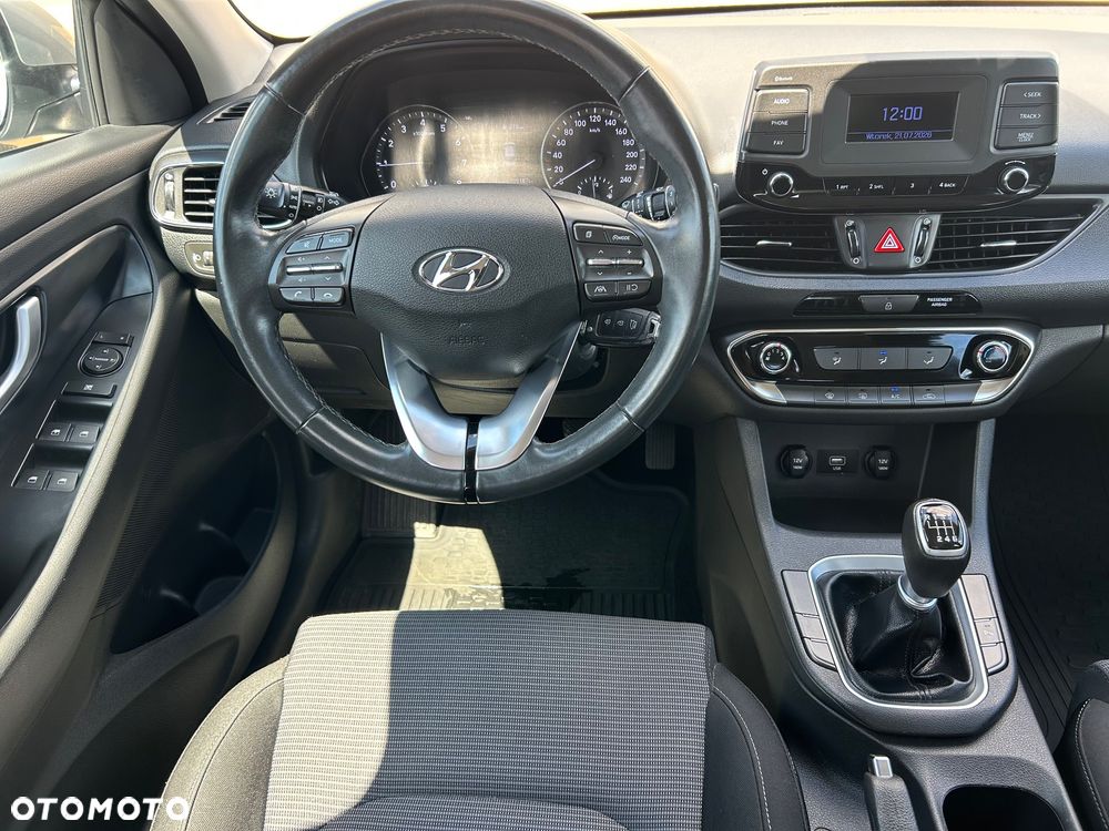 Hyundai i30 1.5 DPI Classic + - 9