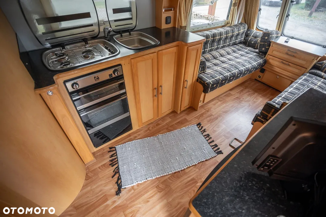 Elddis Crusader Hurricane - 24