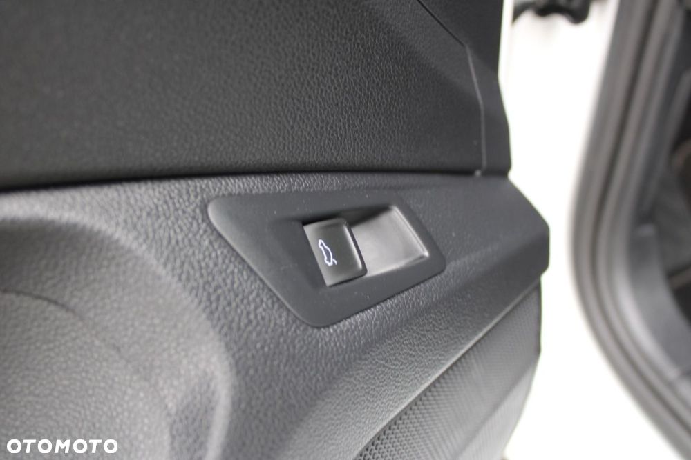 Volkswagen T-Roc - 29