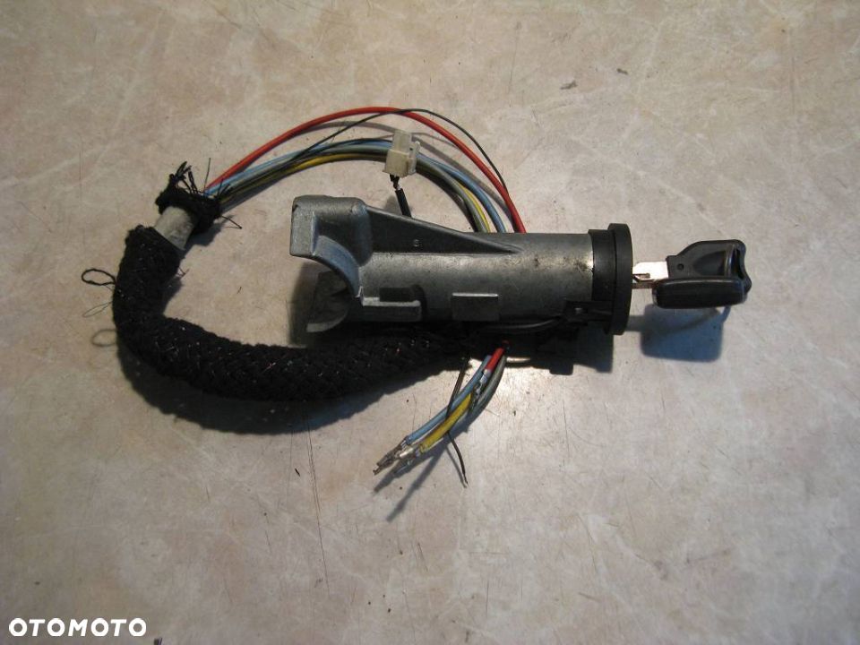 # RENAULT MAGNUM ETECH E TECH STACYJKA Z KLUCZYKIEM + KLUCZYK - 1