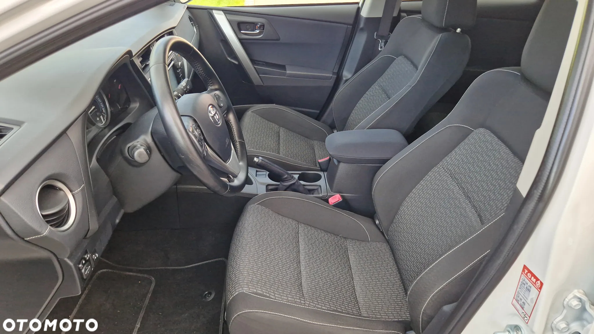 Toyota Auris 1.8 VVT-i Hybrid Automatik Touring Sports Design Edition - 16