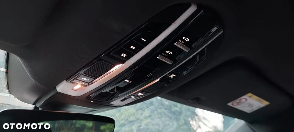 Porsche Panamera 4 E-Hybrid - 9