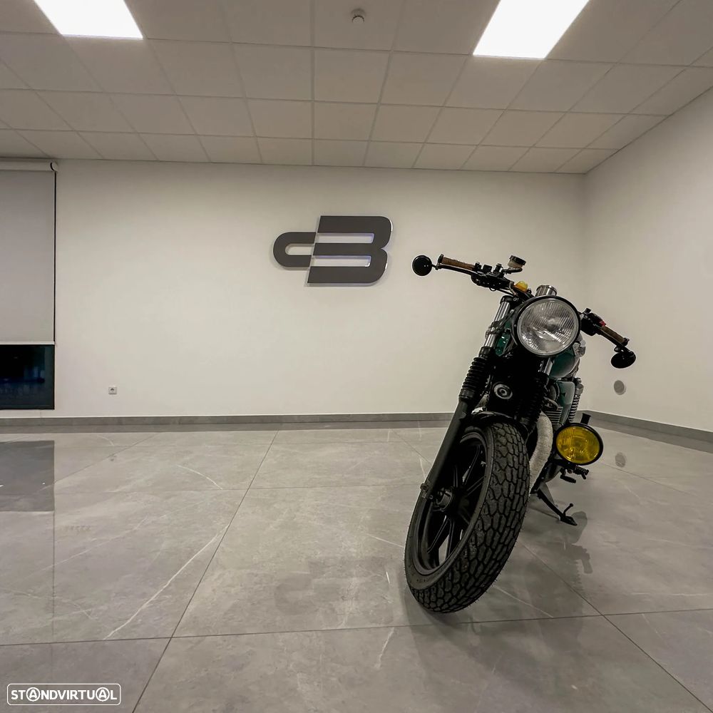 Triumph Bonneville - 2