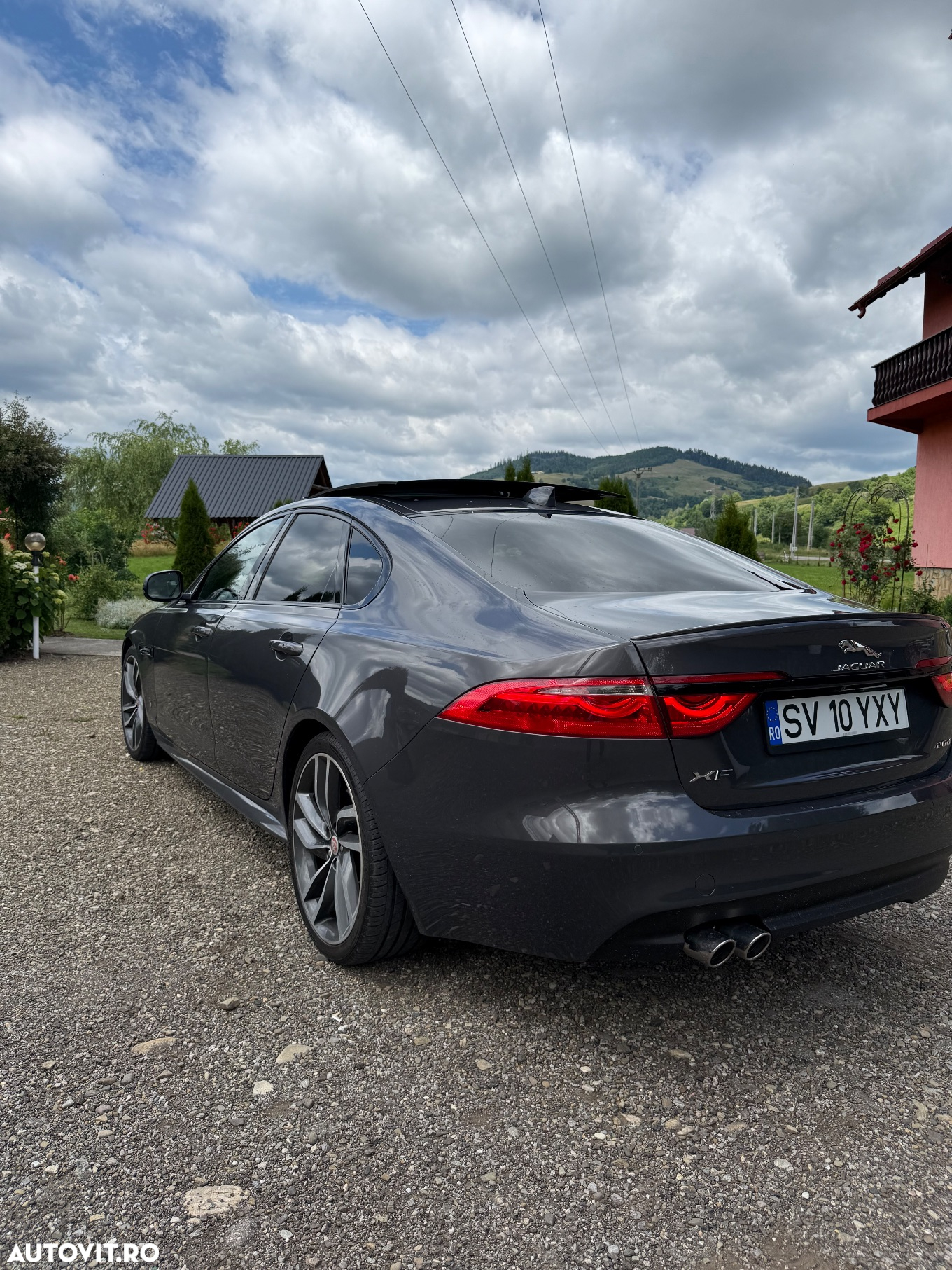 Jaguar XF 20d RWD R-Sport - 4
