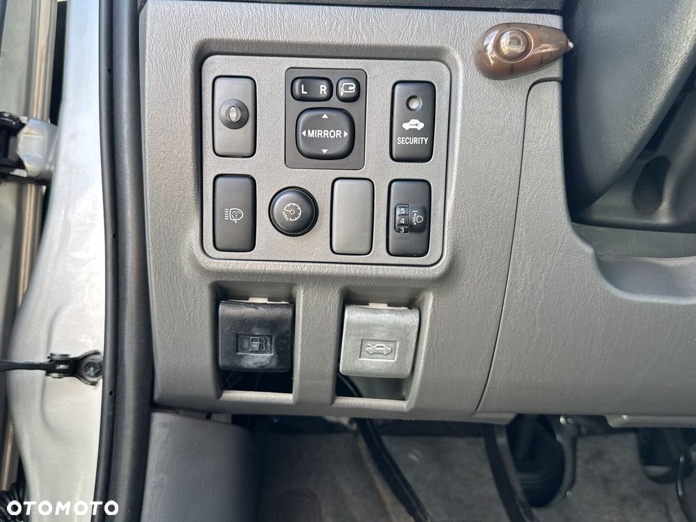 Toyota Hilux 2.5 D-4D SR - 21