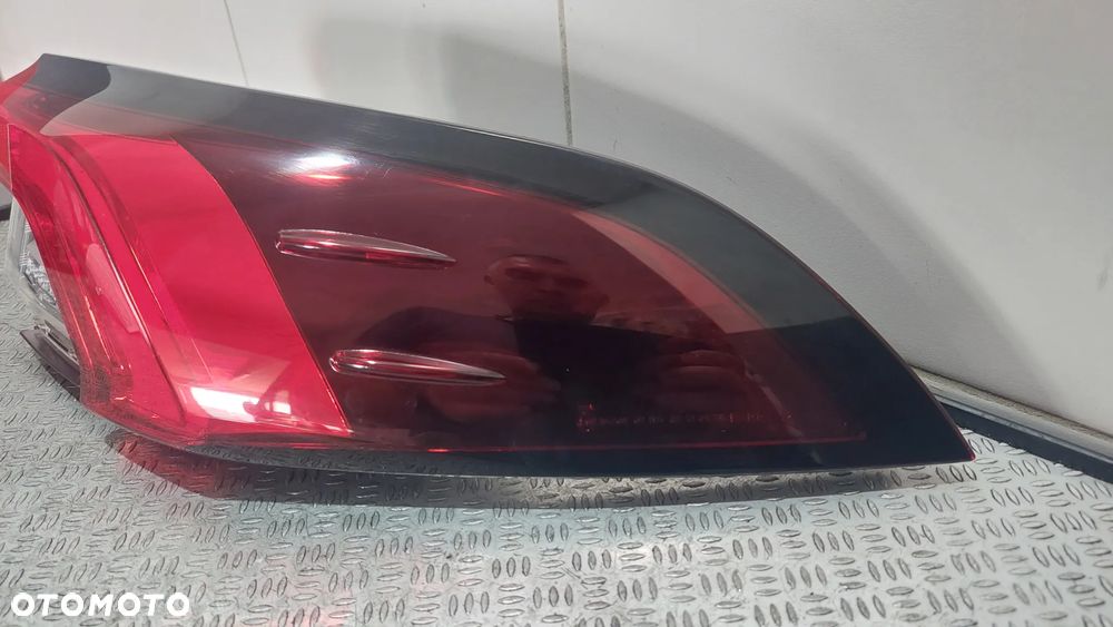 LAMPA TYLNA PRAWA TOYOTA COROLLA ED1 SEDAN R2020 NR 8155002D21 - 2