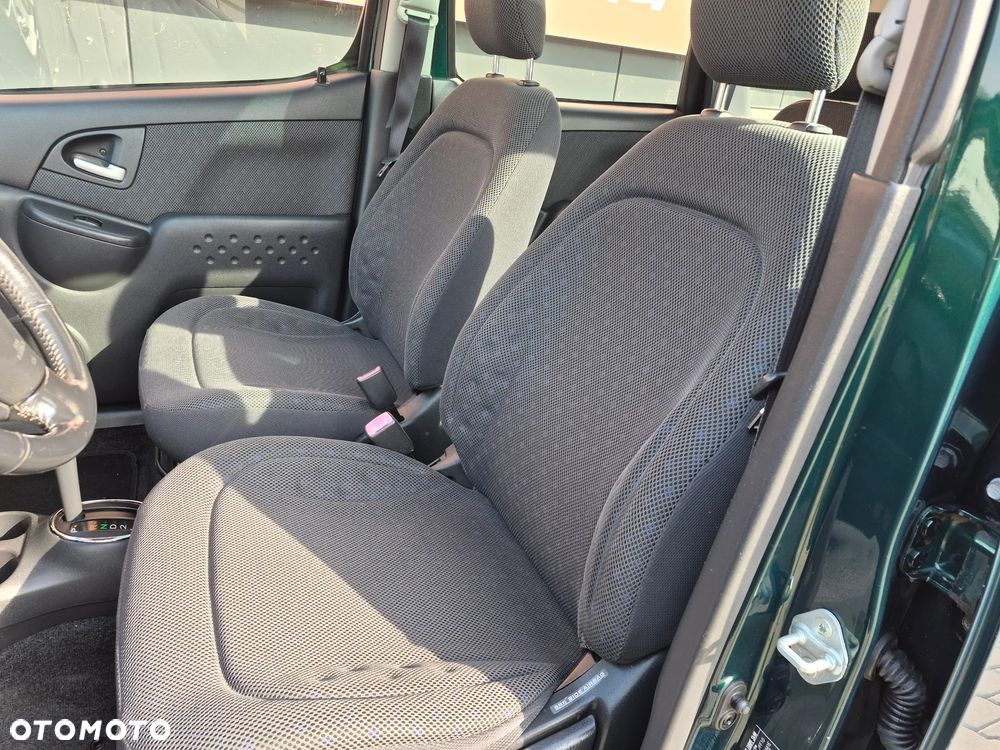 Toyota Yaris Verso - 9