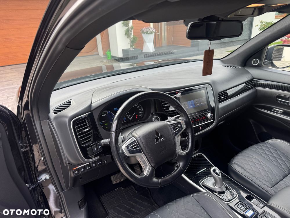 Mitsubishi Outlander 2.4 4WD Diamant+ - 21