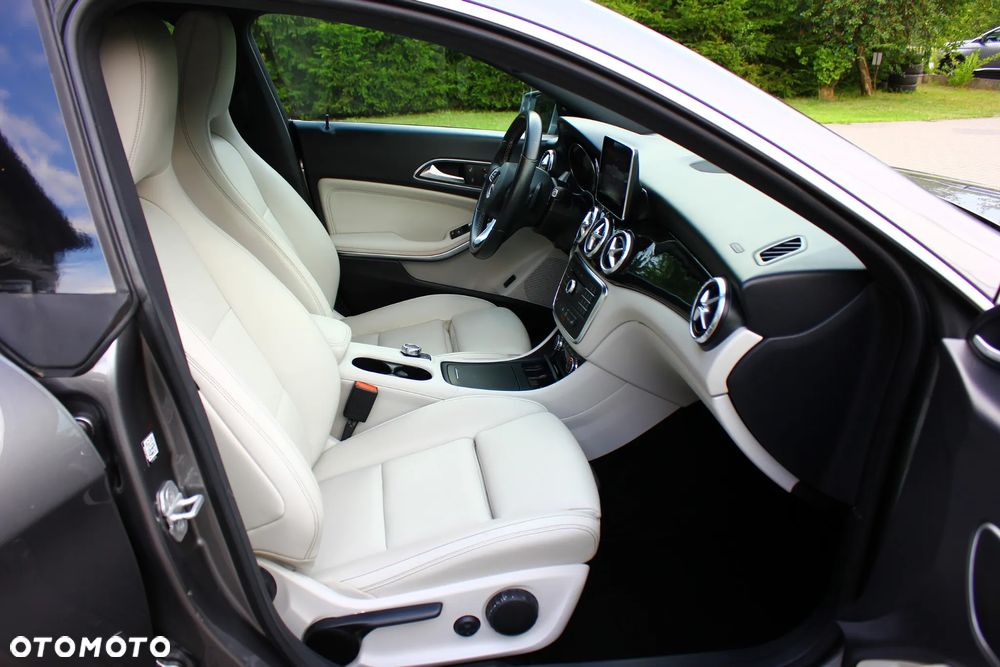 Mercedes-Benz CLA 250 4Matic 7G-DCT - 33
