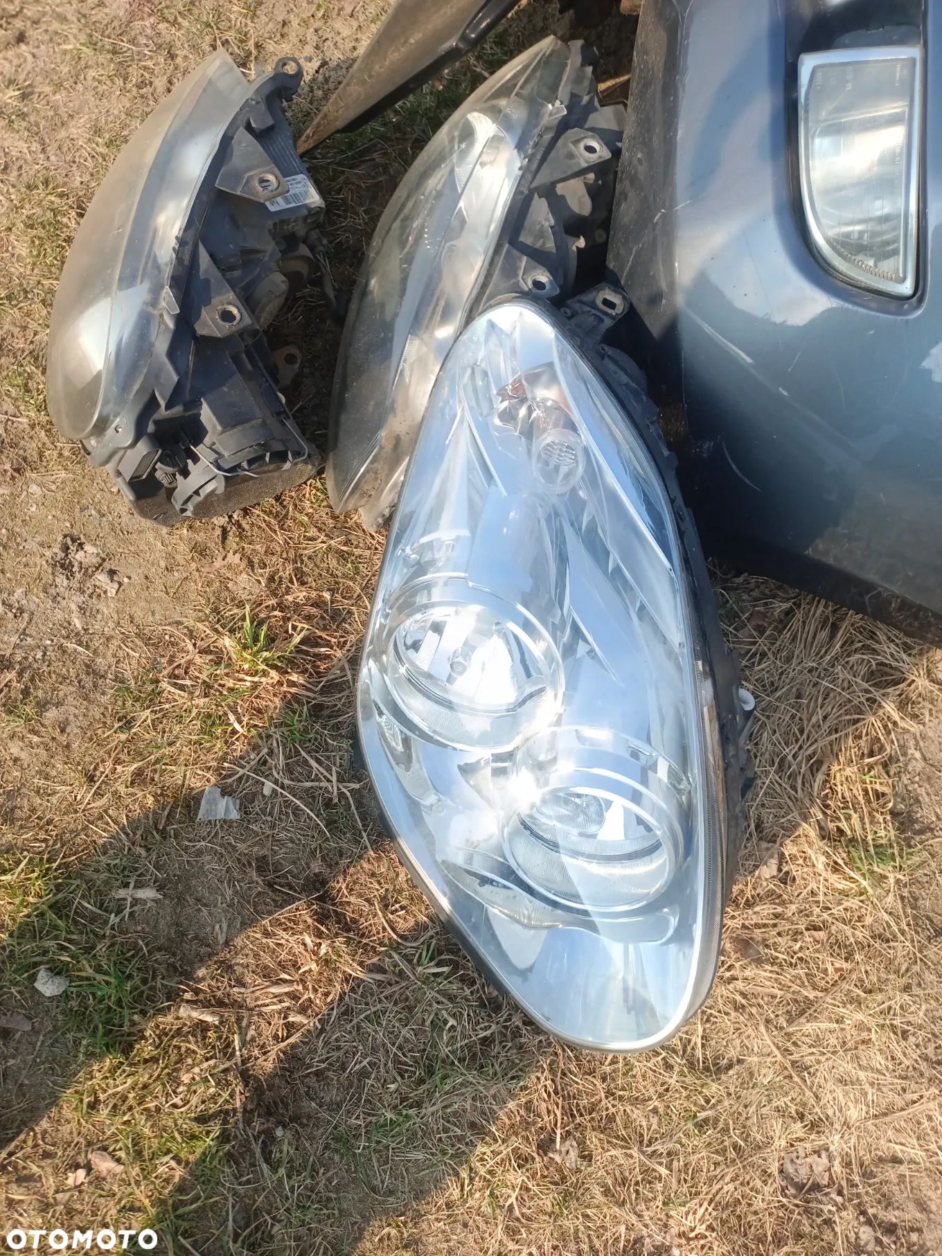 Fiat Doblo combo d lampa prawa przód przednia - 1