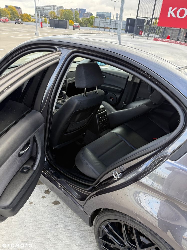 BMW Seria 3 320i Touring - 11