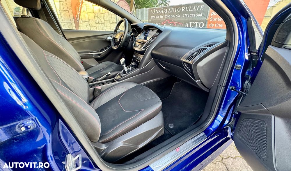 Ford Focus 1.5 EcoBlue Start-Stopp-System ST-LINE DESIGN - 6