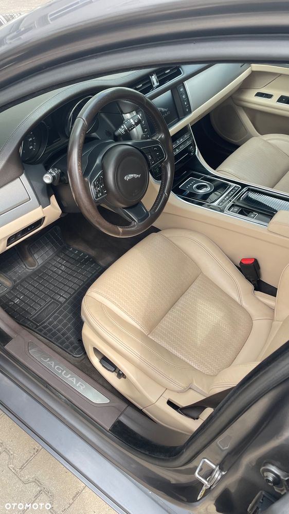 Jaguar XF 2.0 i4D Prestige - 10