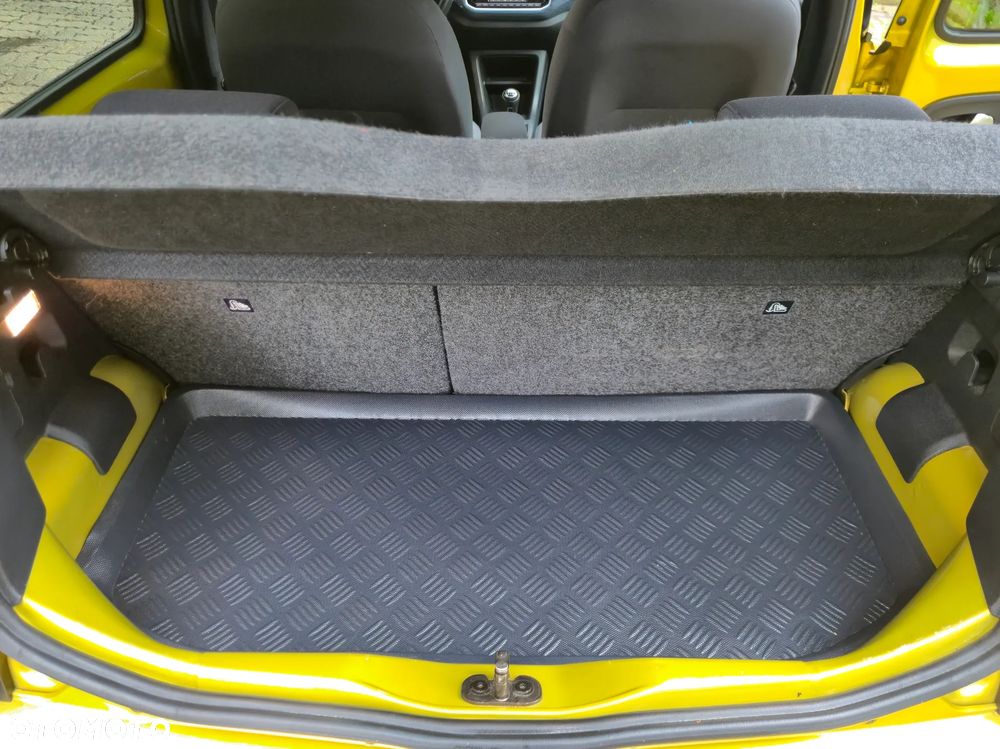 Volkswagen up! club - 32