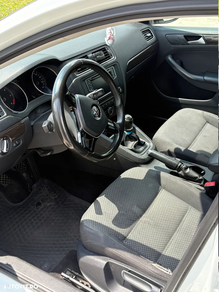 Volkswagen Jetta - 12