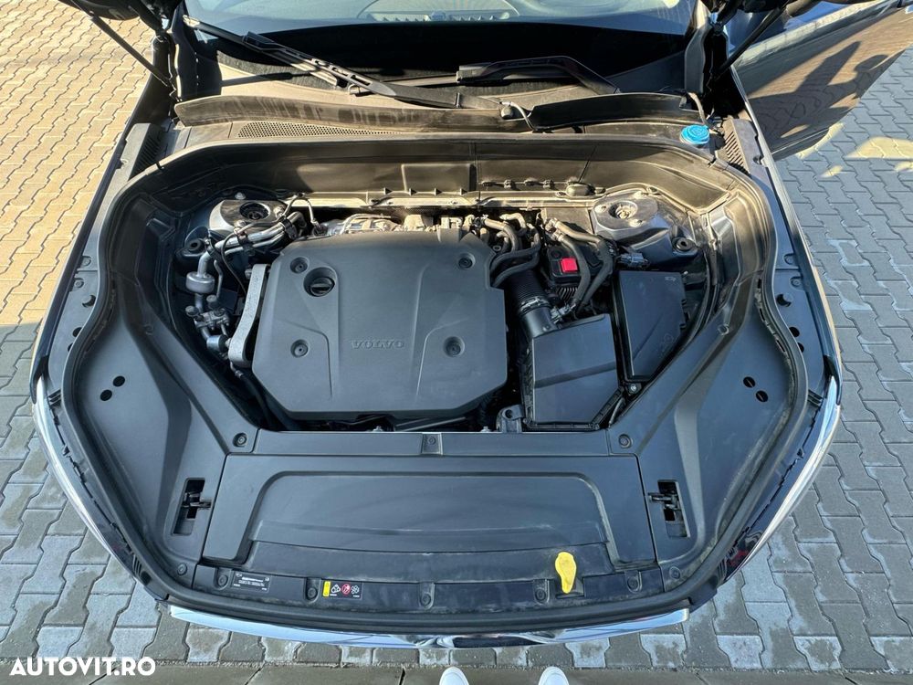 Volvo XC 90 B5 D AWD Geartronic Momentum Pro - 32