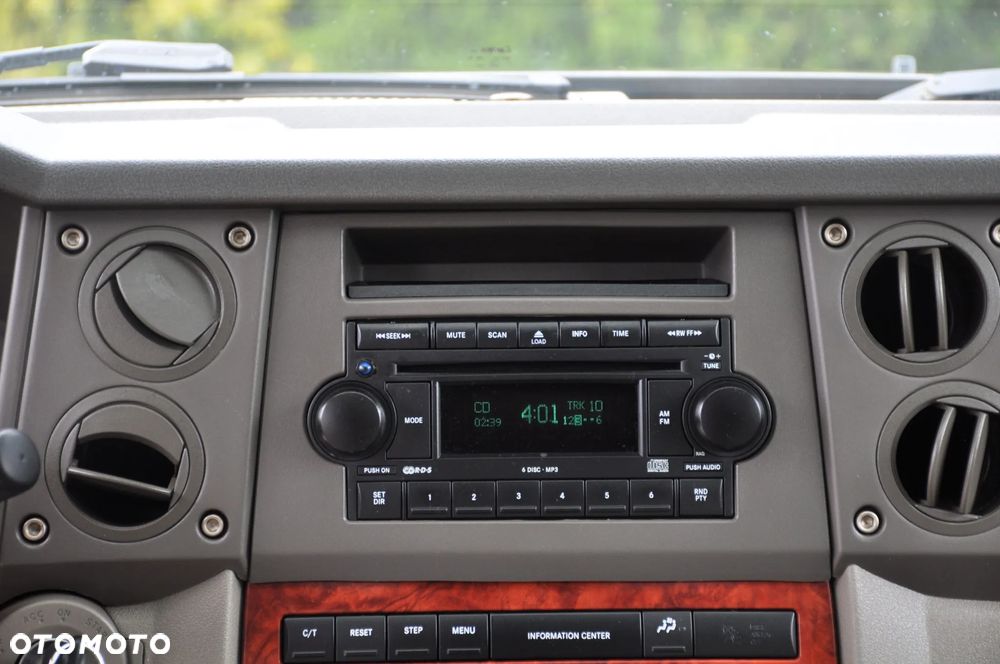 Jeep Commander - 36