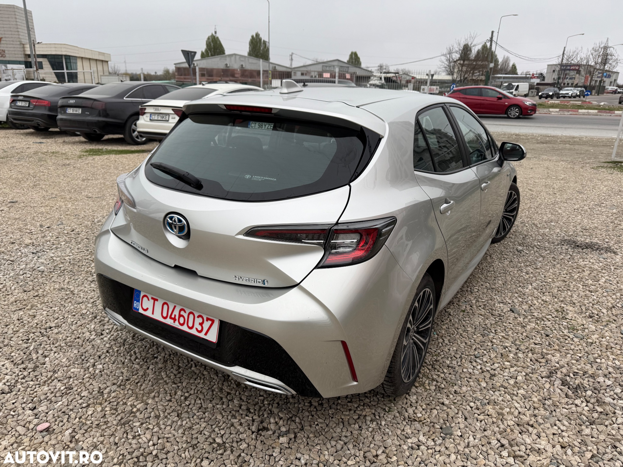 Toyota Corolla 2.0 Hybrid Lounge - 36