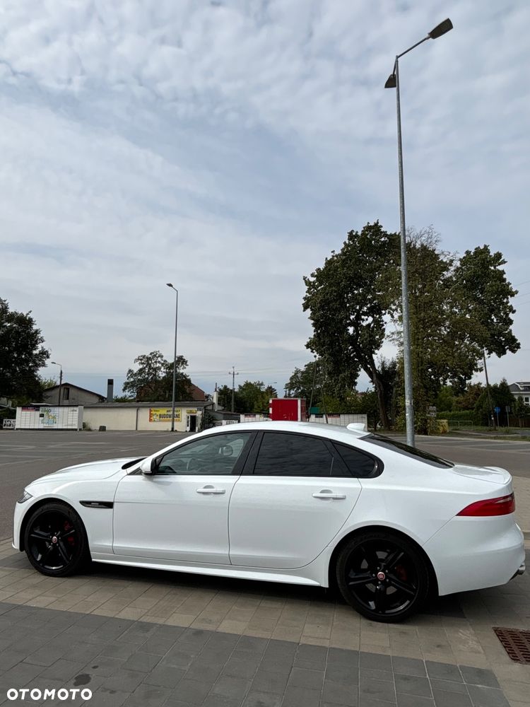 Jaguar XF 2.0 i4D R-Sport - 12