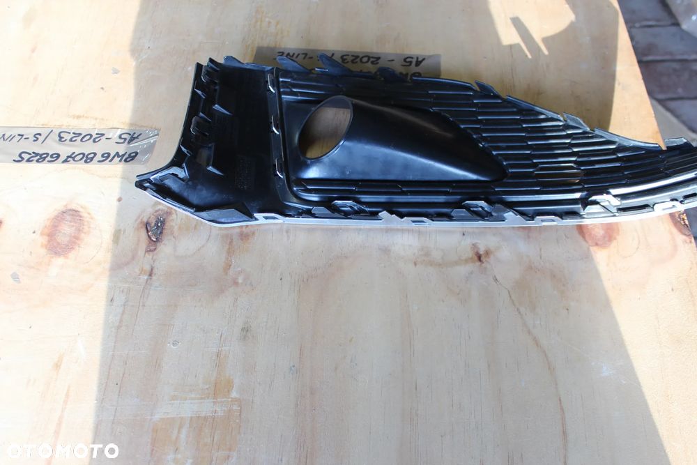 KRATKA ZDERZAKA LEWA AUDI A5 8W LIFT S LINE 8W6807681S 2023 - 9