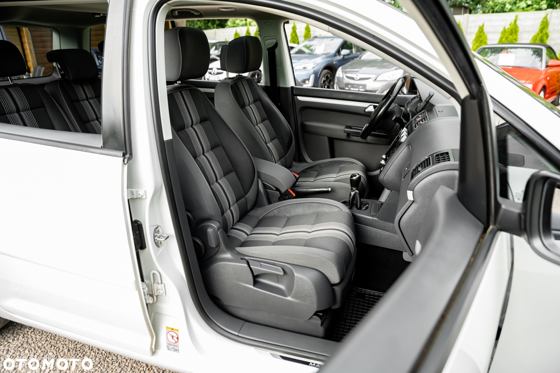 Volkswagen Touran 2.0 TDI DPF BlueMotion Technology MATCH - 23