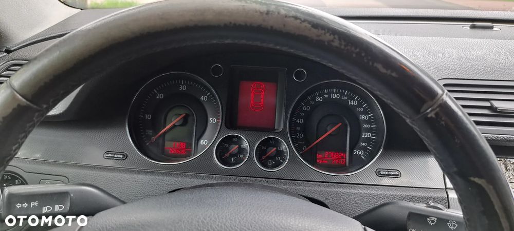 Volkswagen Passat 2.0 TDI DPF Sportline - 8