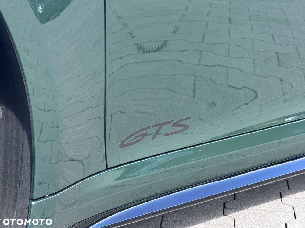 Porsche 911 Carrera 4 GTS - 15
