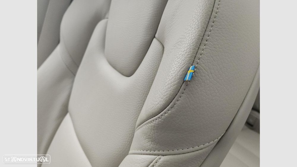 Volvo XC 60 2.0 T6 PHEV Core AWD - 21