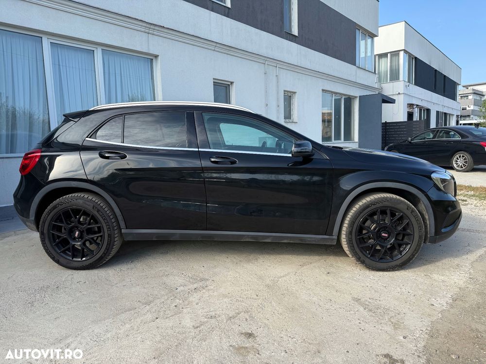 Mercedes-Benz GLA 250 4MATIC 7G-DCT - 2