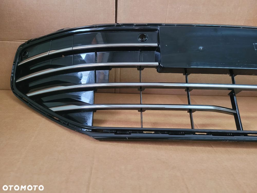 KRATKA ZDERZAKA ŚRODKOWA VW PASSAT B9 3J0853677B 3J0853677D - 10