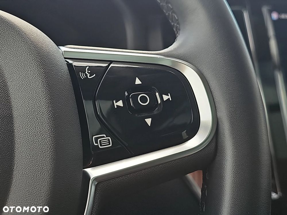 Volvo XC 60 B5 D AWD Ultimate Bright - 18