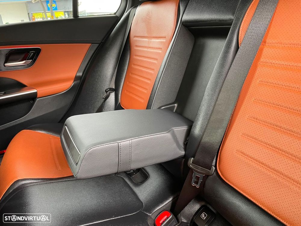 Mercedes-Benz C 300 e AMG Line - 13