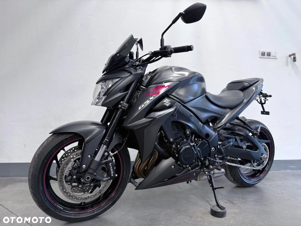 Suzuki GSX - 6