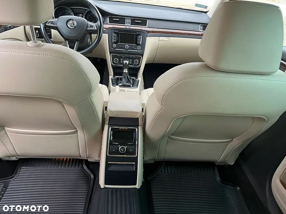 Skoda Superb 2.0 TDI 4x4 Platinum Outdoor DSG - 10