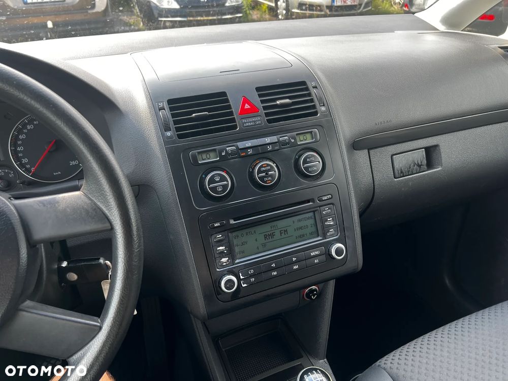 Volkswagen Touran 1.9 TDI Conceptline - 8