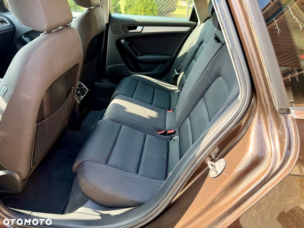 Audi A4 Avant 2.0 TDI DPF clean diesel multitronic S line Sportpaket - 13