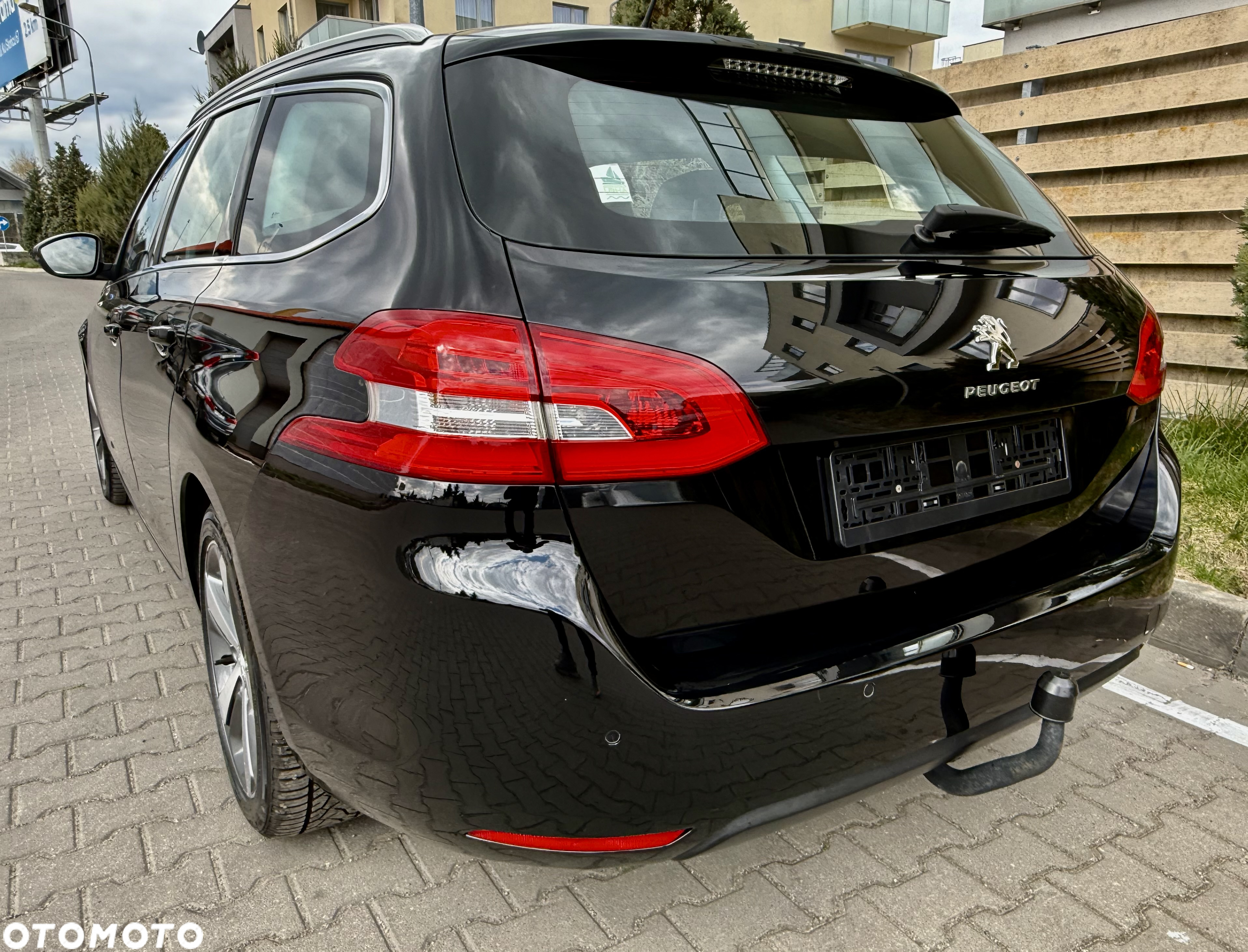 Peugeot 308 SW 1.2 PureTech Allure S&S - 17