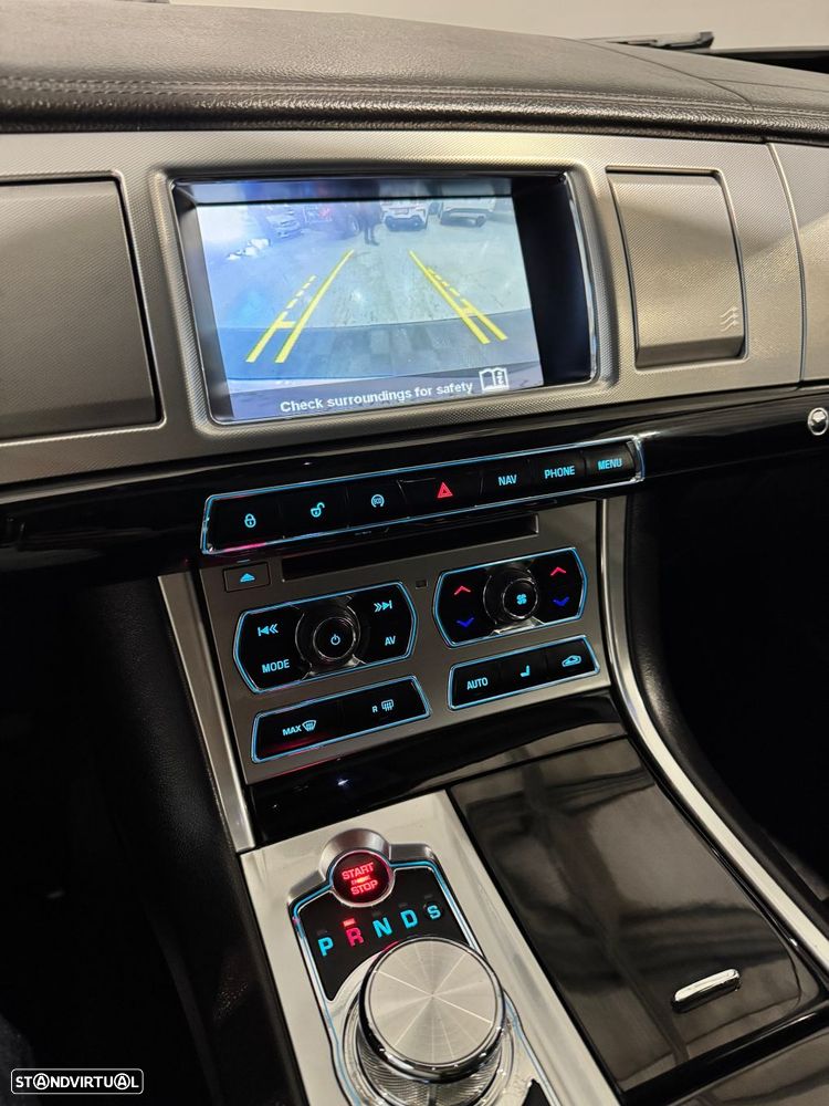 Jaguar XF Sportbrake 2.2 D R-Sport - 18