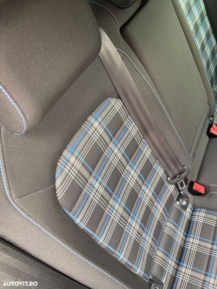 Volkswagen Golf - 13