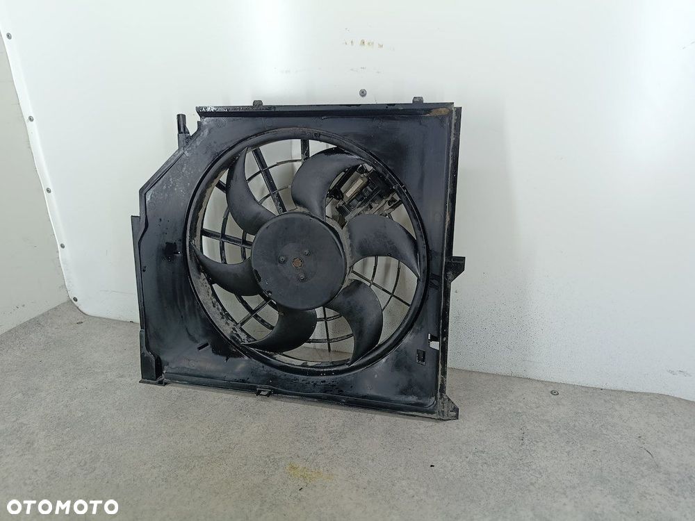 WENTYLATOR CHŁODNICY BMW 3 E46 1559954.38 0130303827  BOSCH 1.9 8V - 3