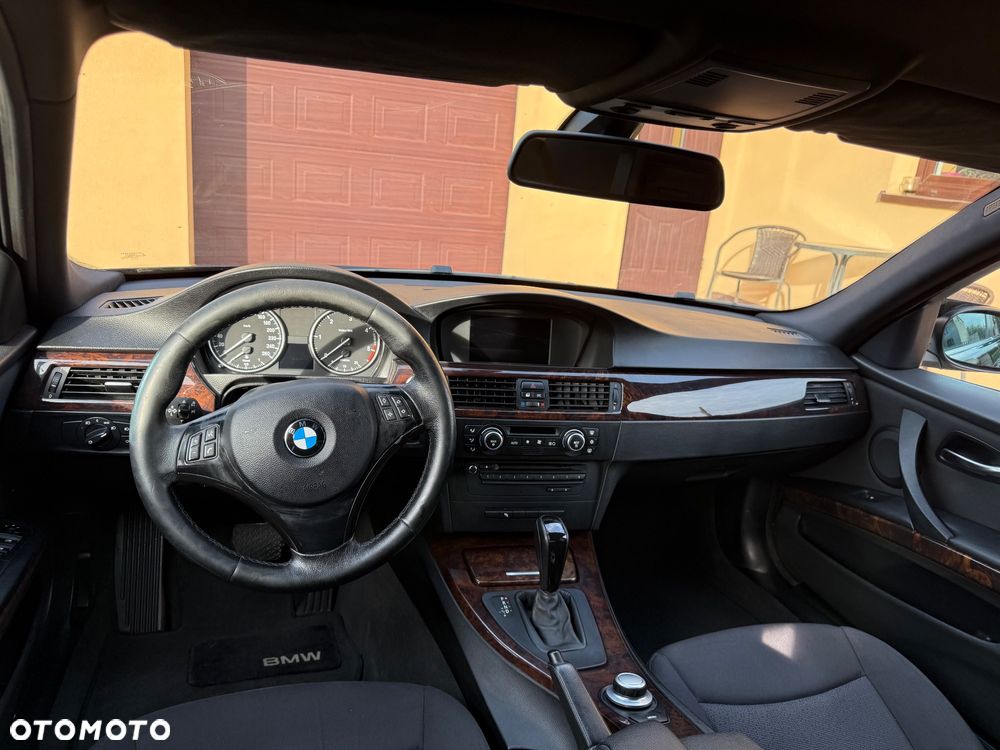 BMW Seria 3 320d DPF Touring - 13