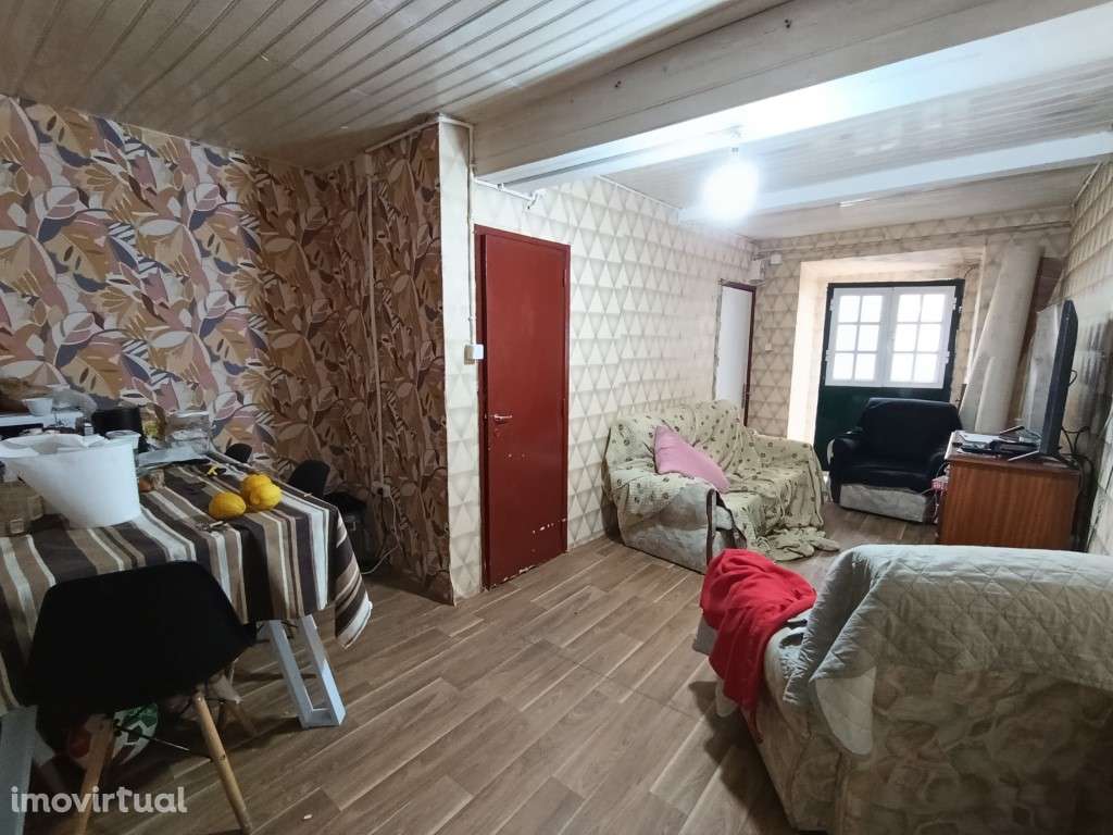 Moradia para recuperar - Grande imagem: 2/22